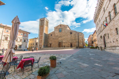 A slow sunny train journey to Montepulciano